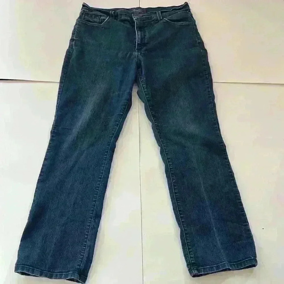 NYDJ 14P Jeans are known for there straight cut and ability to hug your hips​ - Picture 1 of 9